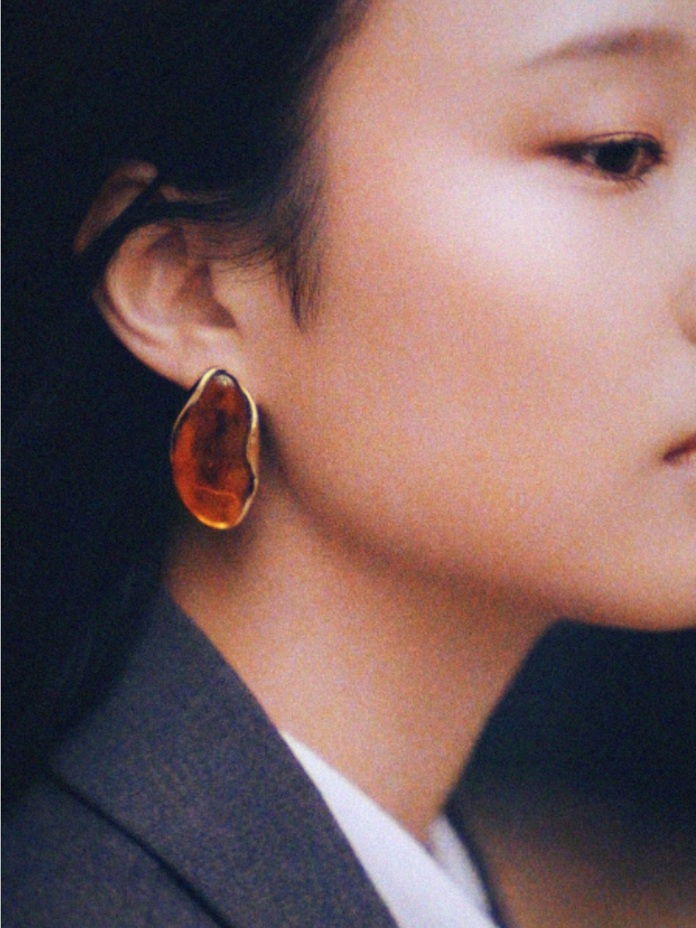 Elegant Gold and Brown Amber Earrings - Picture 2 of 8